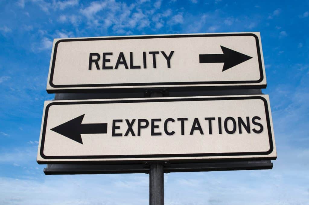 reality and expectations arrow sign